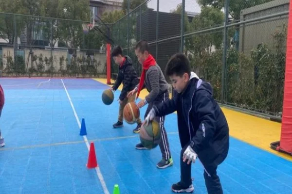 中超上海申花对阵山东泰山 于汉超与克雷桑锋线对决胜负手